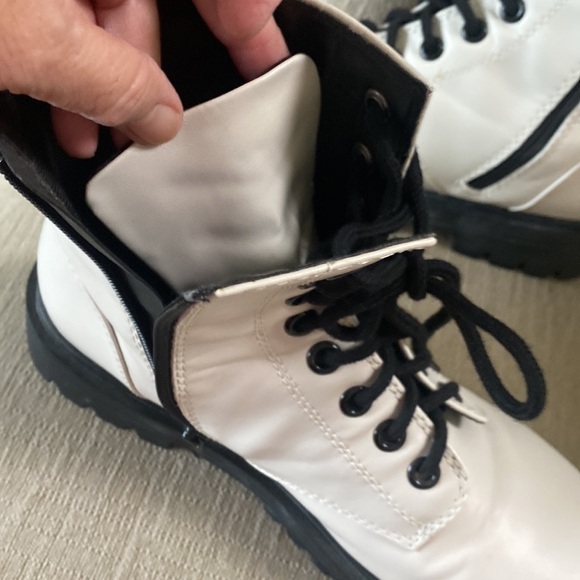 Unr8ed EUC White & Black Lace Up Zip Closure Beautiful Combat Boots - Sz 10 - Picture 7 of 16